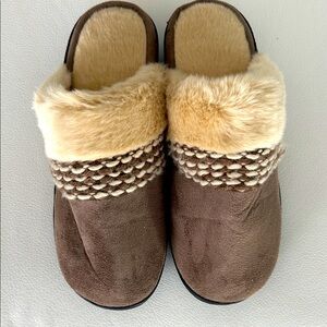 isotoner Brown and Cream Women's Slippers